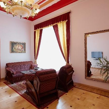Apartments On Doroshenka 19 ลวีฟ ภายนอก รูปภาพ