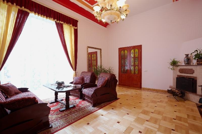 Apartments On Doroshenka 19 ลวีฟ ภายนอก รูปภาพ