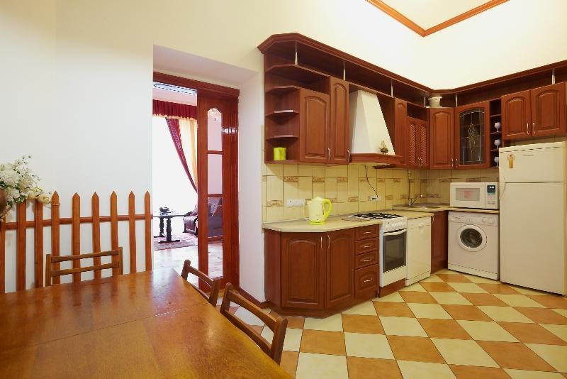 Apartments On Doroshenka 19 ลวีฟ ภายนอก รูปภาพ