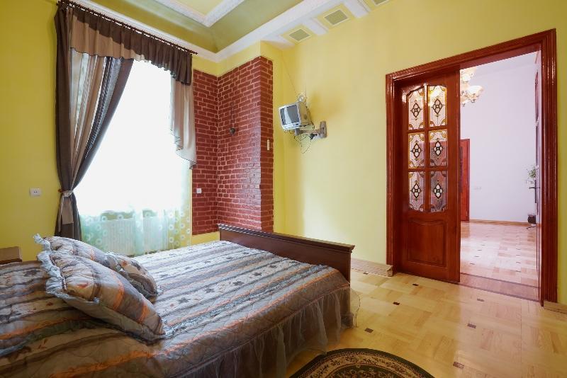 Apartments On Doroshenka 19 ลวีฟ ภายนอก รูปภาพ